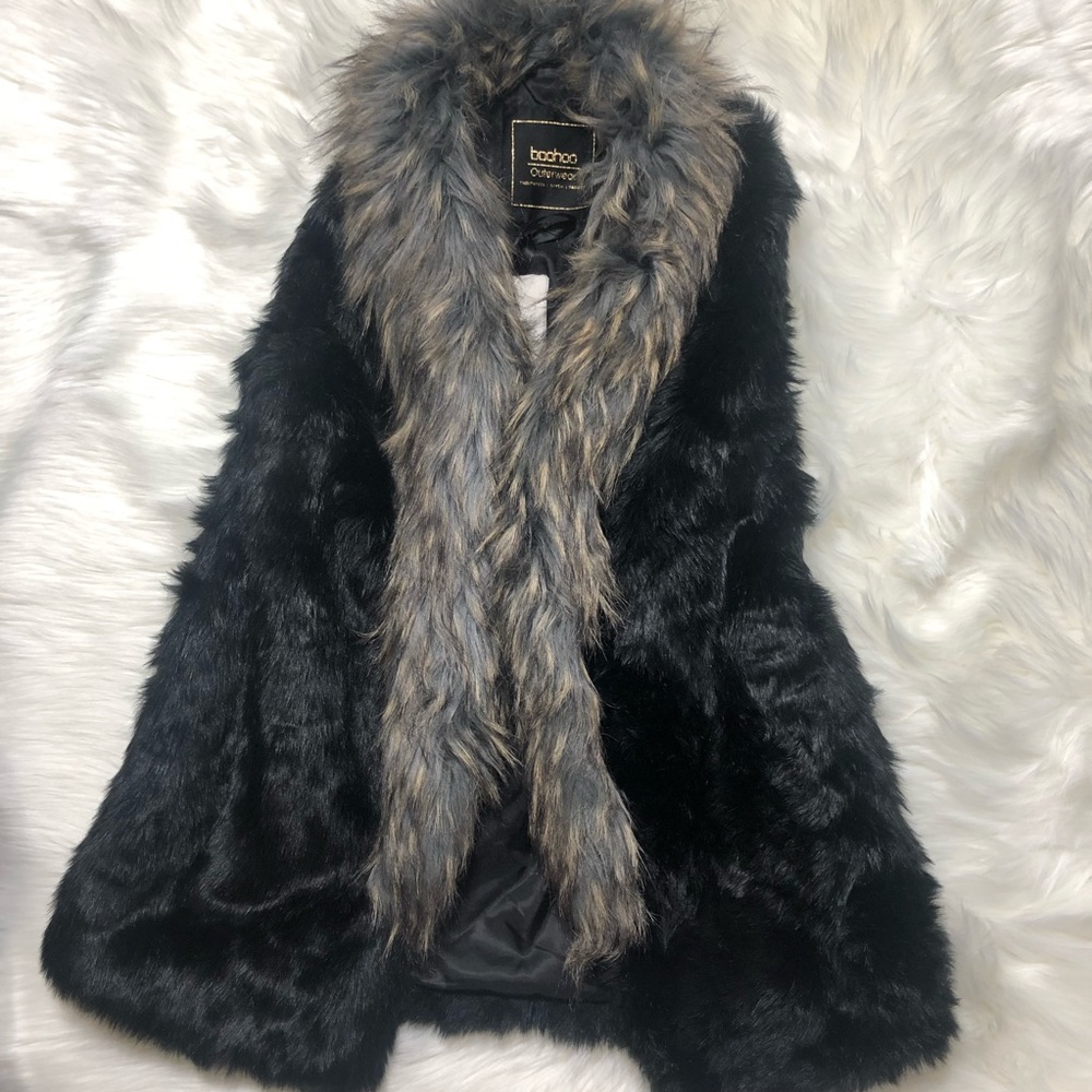 NWT Boohoo faux fur vest, US size 8